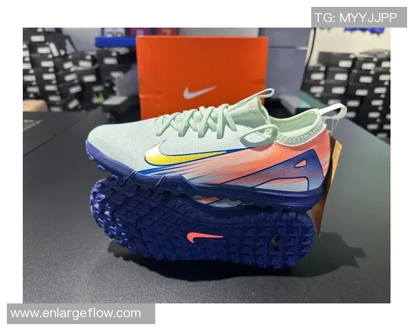 足球装备选购指南：如何选择适合你的最佳球鞋推荐与技巧