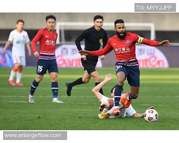 邀请赛点评：重庆足球队的配合表现